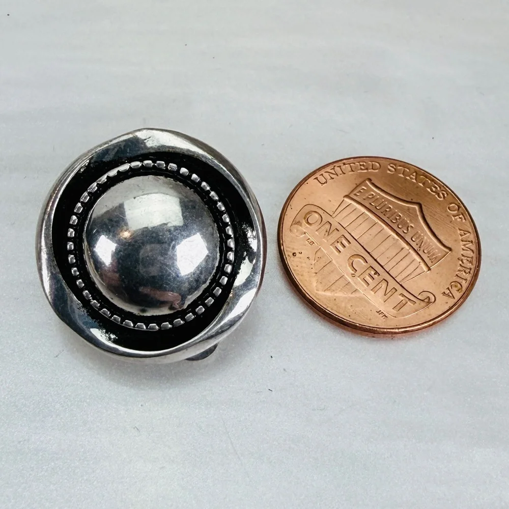 Vintage Silvertone round weighted clip on earrings
